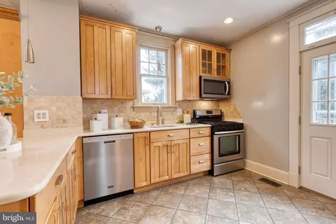 Kitchen - 502 Westgate Rd, Baltimore, MD 21229 photo 3 of 5