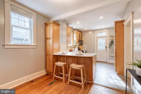 Entry Way - 502 Westgate Rd, Baltimore, MD 21229 photo 2 of 3