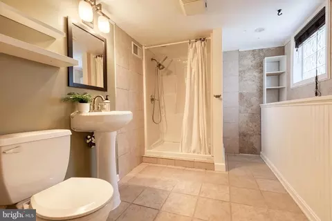 Bath - 502 Westgate Rd, Baltimore, MD 21229 photo 2 of 2