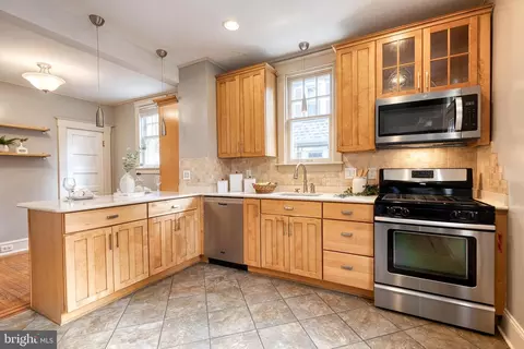 Kitchen - 502 Westgate Rd, Baltimore, MD 21229 photo 4 of 5