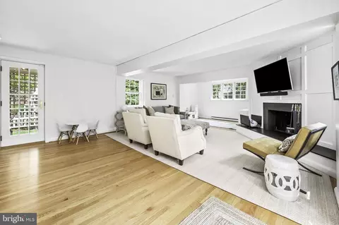 Living - 203 Saint Dunstans Rd, Baltimore, MD 21212 photo 3 of 6