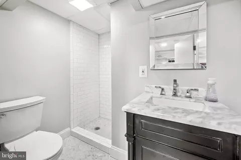 Bath - 203 Saint Dunstans Rd, Baltimore, MD 21212 photo 5 of 5
