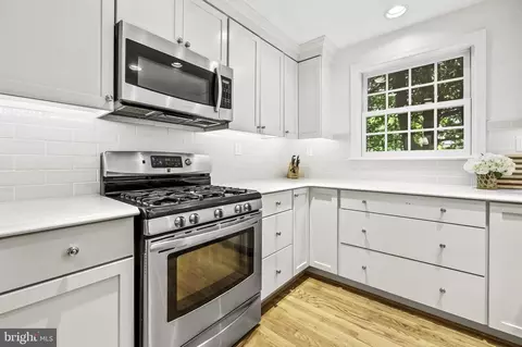 Kitchen - 203 Saint Dunstans Rd, Baltimore, MD 21212 photo 4 of 4