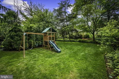 Exterior - 203 Saint Dunstans Rd, Baltimore, MD 21212 photo 3 of 6