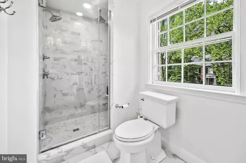 Bath - 203 Saint Dunstans Rd, Baltimore, MD 21212 photo 2 of 5