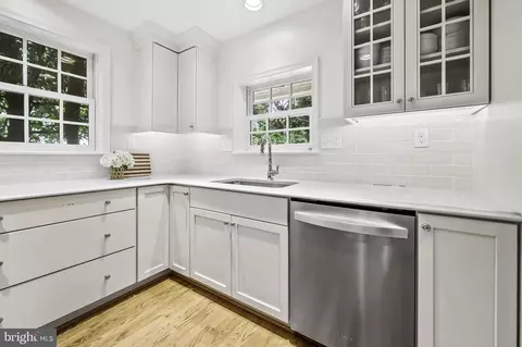 Kitchen - 203 Saint Dunstans Rd, Baltimore, MD 21212 photo 3 of 4