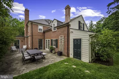 Exterior - 203 Saint Dunstans Rd, Baltimore, MD 21212 photo 6 of 6