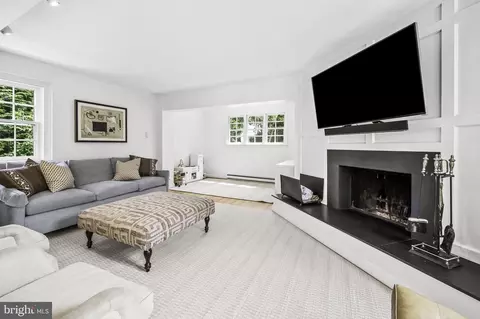 Living - 203 Saint Dunstans Rd, Baltimore, MD 21212 photo 6 of 6