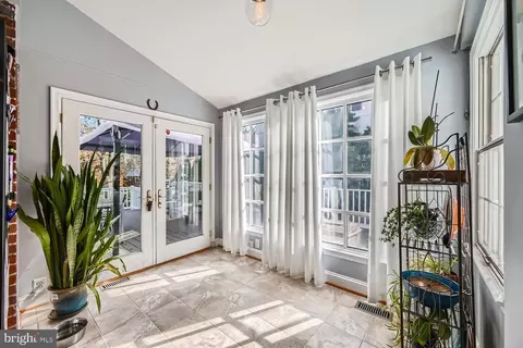 Entry Way - 8 Goodale Pl, Baltimore, MD 21212 photo 5 of 7