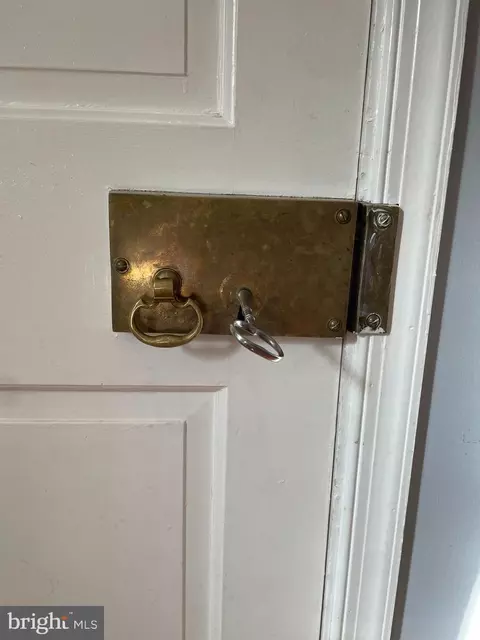 Entry Way - 8 Goodale Pl, Baltimore, MD 21212 photo 3 of 7