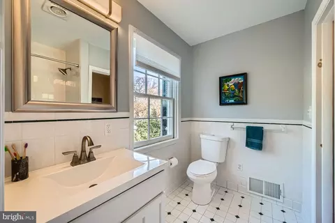 Bath - 8 Goodale Pl, Baltimore, MD 21212 photo 3 of 4