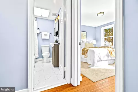 Entry Way - 4520 Manorview Rd, Baltimore, MD 21229 photo 1 of 4