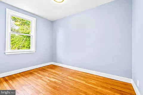 Bedroom - 4520 Manorview Rd, Baltimore, MD 21229 photo 4 of 5