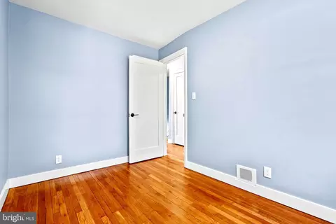 Bedroom - 4520 Manorview Rd, Baltimore, MD 21229 photo 5 of 5