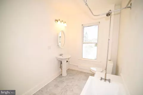 Bath - 2234 Eutaw Pl, Baltimore, MD 21217 photo 3 of 4