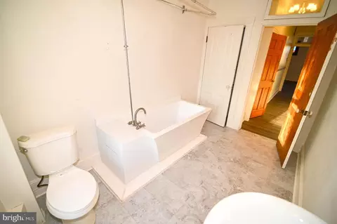 Bath - 2234 Eutaw Pl, Baltimore, MD 21217 photo 4 of 4