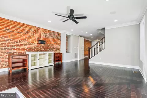 Living - 3242 Odonnell St, Baltimore, MD 21224 photo 2 of 5