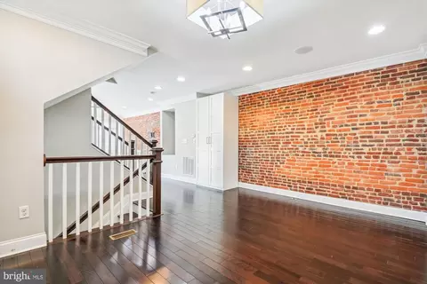 Living - 3242 Odonnell St, Baltimore, MD 21224 photo 3 of 5