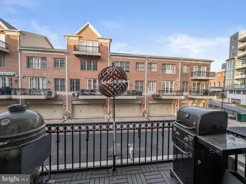 Exterior - 2616 Lighthouse Ln, Baltimore, MD 21224 photo 5 of 6