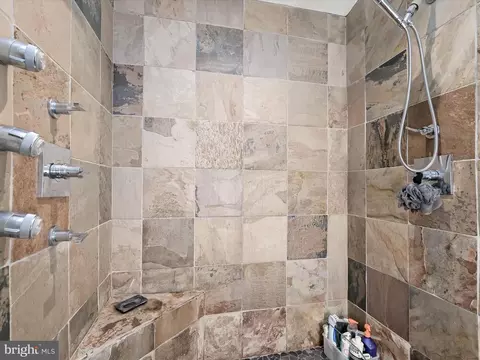 Bath - 2616 Lighthouse Ln, Baltimore, MD 21224 photo 5 of 8