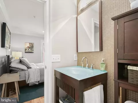 Bath - 2616 Lighthouse Ln, Baltimore, MD 21224 photo 7 of 8