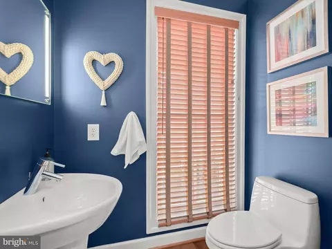 Bath - 2616 Lighthouse Ln, Baltimore, MD 21224 photo 1 of 8