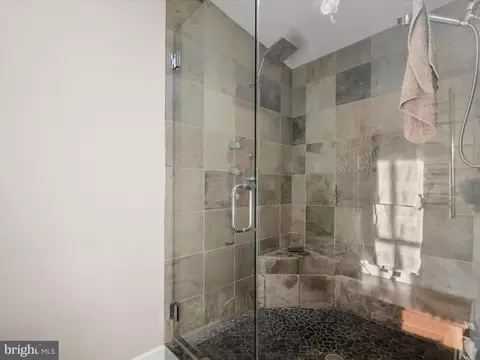 Bath - 2616 Lighthouse Ln, Baltimore, MD 21224 photo 4 of 8
