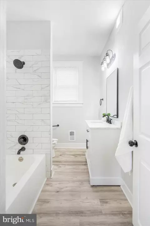 Bath - 5400 Mayview Ave, Baltimore, MD 21206 photo 2 of 5