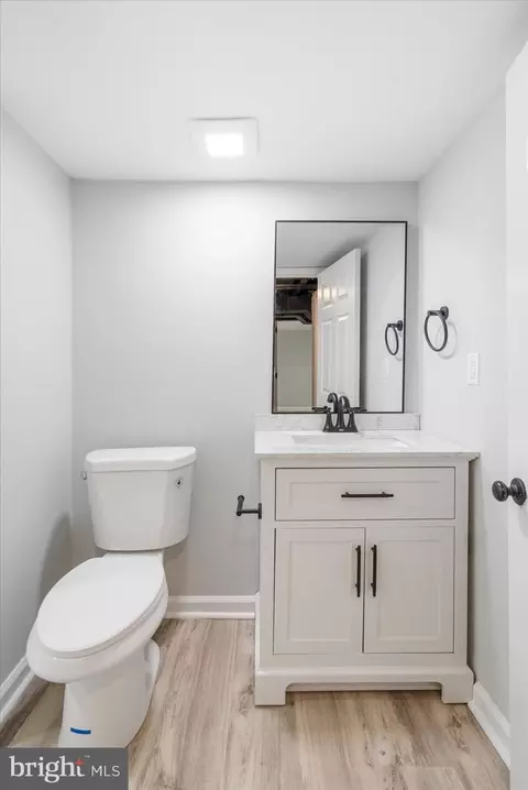 Bath - 5400 Mayview Ave, Baltimore, MD 21206 photo 5 of 5