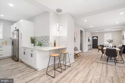 Entry Way - 5400 Mayview Ave, Baltimore, MD 21206 photo 2 of 6