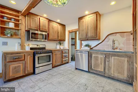 2815 Hamilton Ave, Baltimore, MD 21214