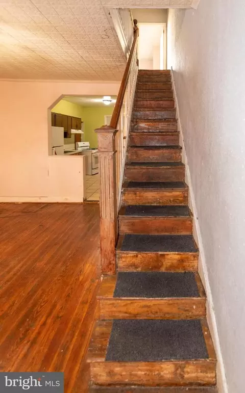 Entry Way - 1206 N Luzerne Ave, Baltimore, MD 21213 photo 4 of 7