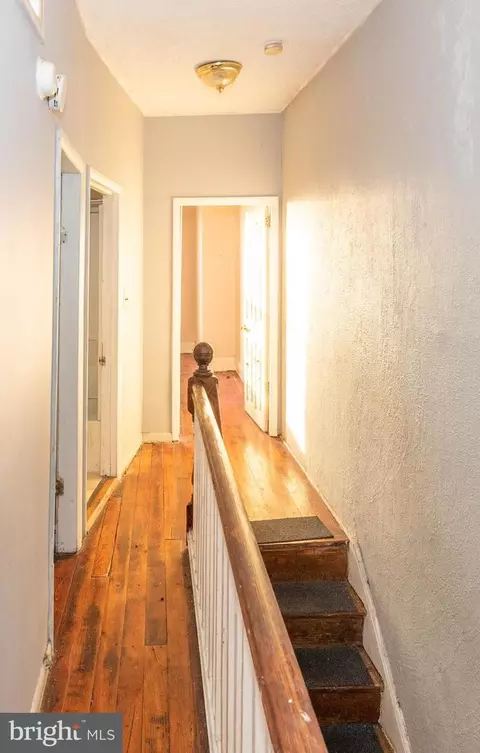 Entry Way - 1206 N Luzerne Ave, Baltimore, MD 21213 photo 6 of 7