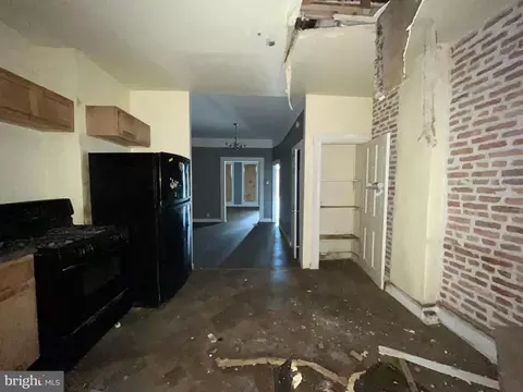 Entry Way - 2548 Frederick Ave, Baltimore, MD 21223 photo 5 of 10