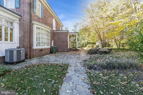 Exterior - 3500 Fallstaff Rd, Baltimore, MD 21215 photo 4 of 11