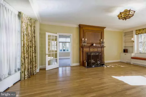 Living - 3500 Fallstaff Rd, Baltimore, MD 21215 photo 5 of 11