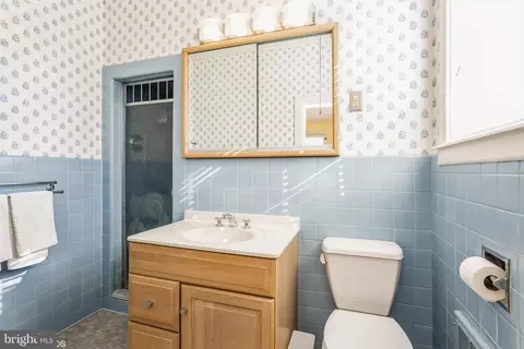 Bath - 3500 Fallstaff Rd, Baltimore, MD 21215 photo 3 of 4