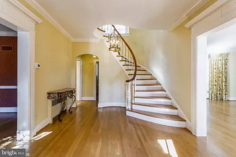 Entry Way - 3500 Fallstaff Rd, Baltimore, MD 21215 photo 3 of 6