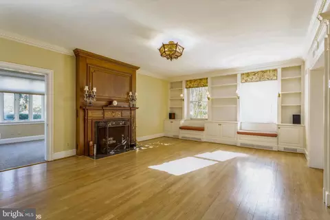 Living - 3500 Fallstaff Rd, Baltimore, MD 21215 photo 4 of 11