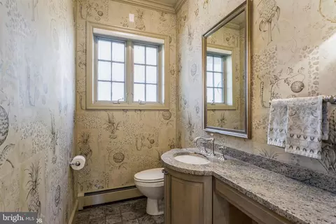 Bath - 3500 Fallstaff Rd, Baltimore, MD 21215 photo 1 of 4