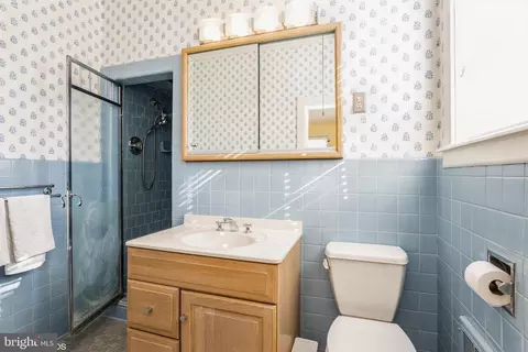 Bath - 3500 Fallstaff Rd, Baltimore, MD 21215 photo 2 of 4