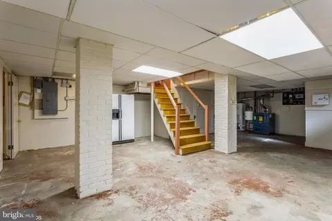 Entry Way - 3500 Fallstaff Rd, Baltimore, MD 21215 photo 6 of 6