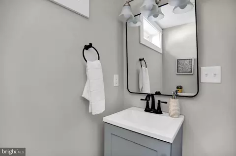 Bath - 4536 Marble Hall Rd, Baltimore, MD 21239 photo 2 of 4