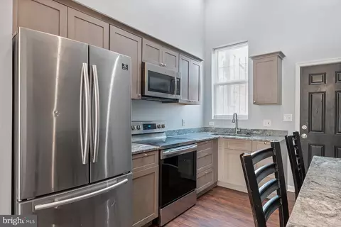 526 Laurens St, Baltimore, MD 21217