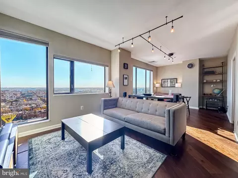 10 E Lee St #1703, Baltimore, MD 21202
