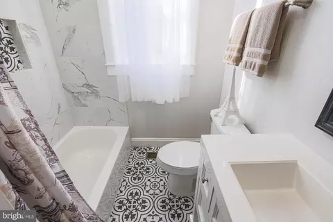 Bath - 6206 Everall Ave, Baltimore, MD 21206 photo 4 of 7
