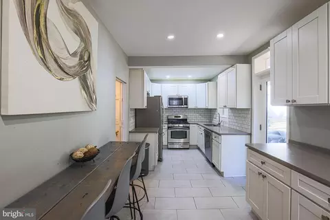 Entry Way - 6206 Everall Ave, Baltimore, MD 21206 photo 8 of 24