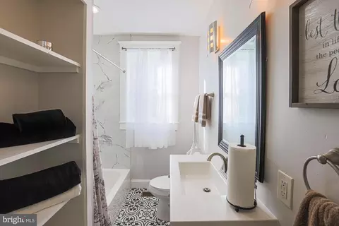 Bath - 6206 Everall Ave, Baltimore, MD 21206 photo 1 of 7