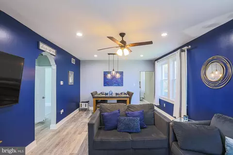 Entry Way - 6206 Everall Ave, Baltimore, MD 21206 photo 2 of 24