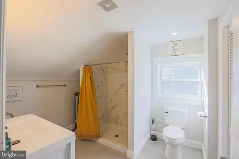 Bath - 6206 Everall Ave, Baltimore, MD 21206 photo 6 of 7